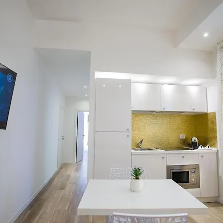 Ξενοδοχείο Miami Μπελάρια-Ιτζέα Μαρίνα