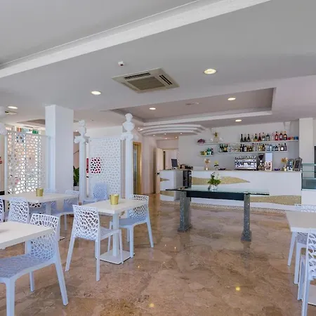 Ξενοδοχείο Miami Μπελάρια-Ιτζέα Μαρίνα