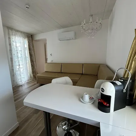 Ξενοδοχείο Miami Μπελάρια-Ιτζέα Μαρίνα