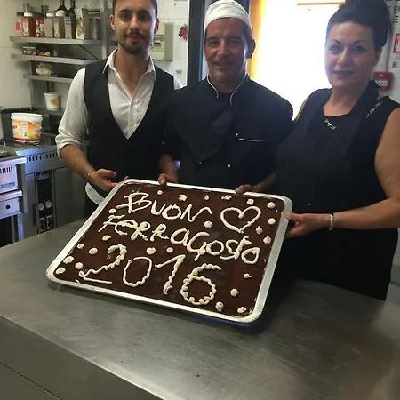 Ξενοδοχείο Miami Μπελάρια-Ιτζέα Μαρίνα